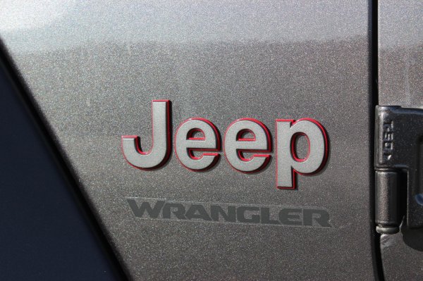 
Тест-драйв Jeep Wrangler: переваги та недоліки рамного позашляховика 