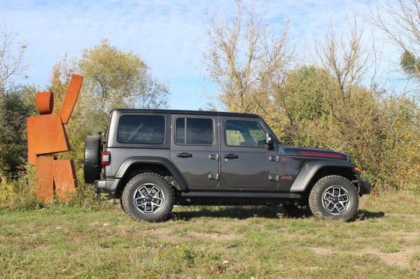 
Тест-драйв Jeep Wrangler: переваги та недоліки рамного позашляховика 