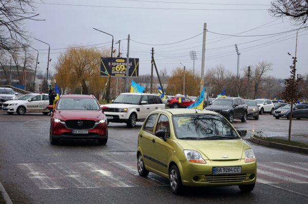 На Кіровоградщині влаштували жіночий автопробіг на підтримку ЗСУ