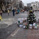 У Вінниці родичі полонених військових встановили новорічну ялинку за ґратами