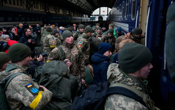 
США тиснуть, Україна проти. Чи дійде до мобілізації з 18 років та чи є в цьому сенс 