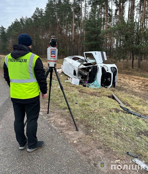 У ДТП за участю мікроавтобуса та вантажівки на Житомирщині постраждали шестеро людей