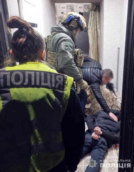 На Житомирщині затримали трьох спільників, які вимагали гроші в пораненого військового