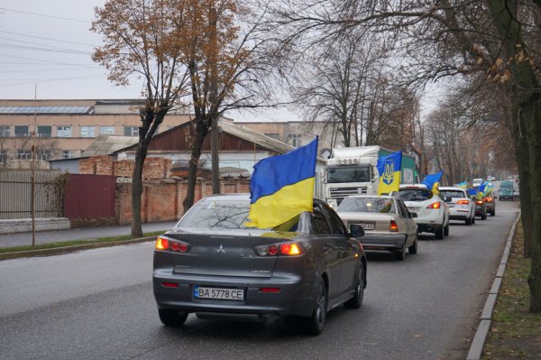 На Кіровоградщині влаштували жіночий автопробіг на підтримку ЗСУ