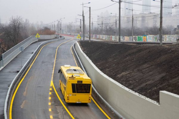 Подільський міст у Києві відкрили для руху легкових автомобілів