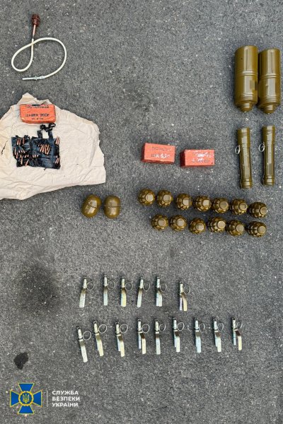 Під час спецоперації у чотирьох областях України затримали 15 нелегальних торгівців зброєю