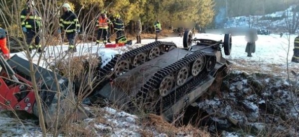 
На виставці військової техніки перекинувся БТР: є загиблі та травмовані (фото)
