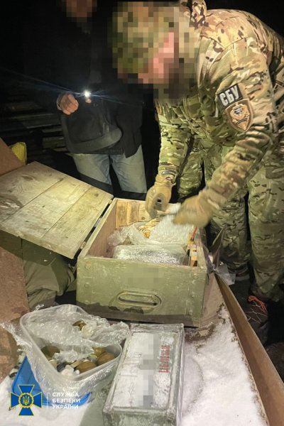 Під час спецоперації у чотирьох областях України затримали 15 нелегальних торгівців зброєю