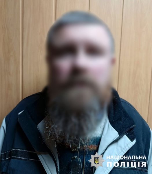 У Києві пасажир автобуса порізав бритвою хлопця, який гучно слухав музику