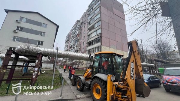 У Дніпрі внаслідок нічної атаки дронів пошкоджені дев’ять багатоповерхівок