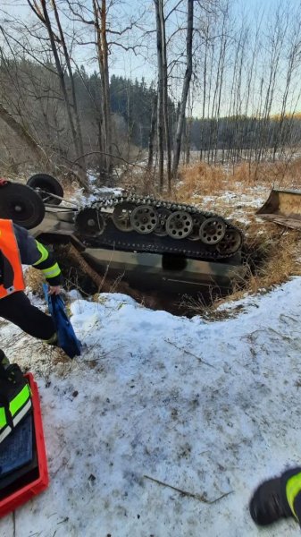 
На виставці військової техніки перекинувся БТР: є загиблі та травмовані (фото)
