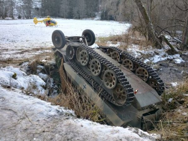 
На виставці військової техніки перекинувся БТР: є загиблі та травмовані (фото)
