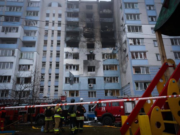 
Пожежа в багатоповерхівці в Глевасі, вирва під Львовом: все про наслідки нальоту "Шахедів" 