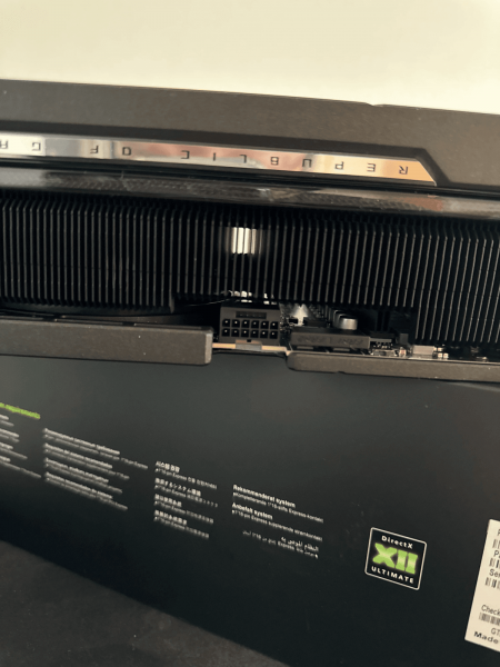 Найновіша і найпотужніша відеокарта Nvidia згоріла після сидіння в інтернеті (фото)