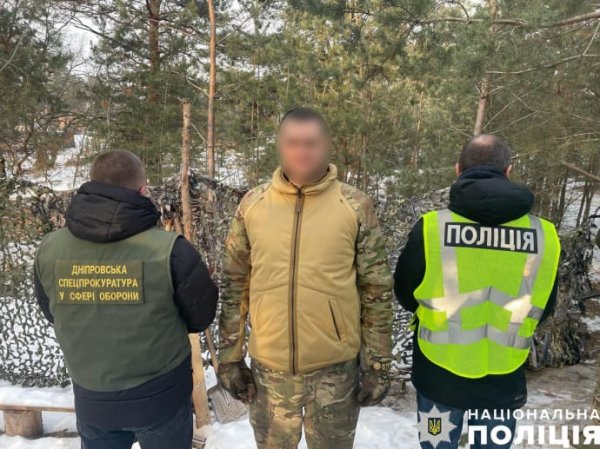На Дніпропетровщині група військових допомагала дезертирам тікати з армії: їх викрили