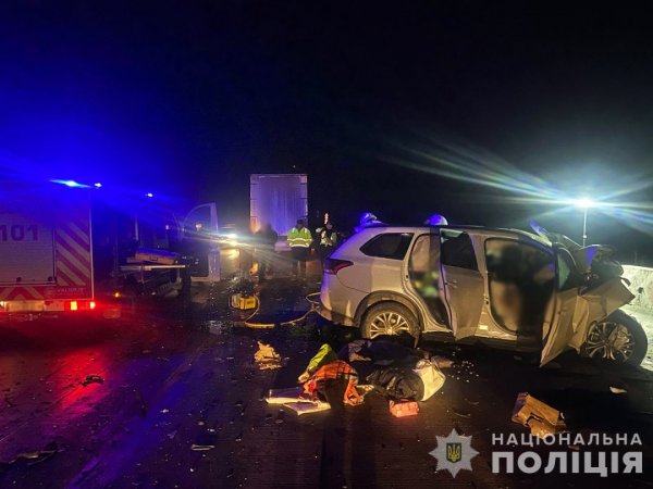 Під Житомиром легковик врізався у вантажівку, троє загиблих