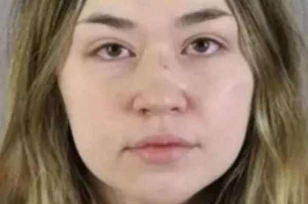 
Наречена штрикнула коханого ножем у шию під час суперечки про місце святкування весілля – фото
