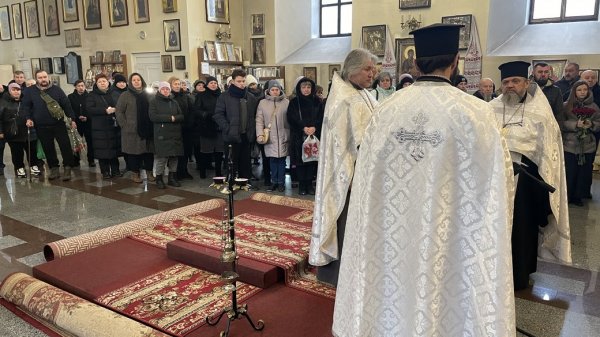 У Полтаві попрощалися із загиблим унаслідок ракетного удару РФ подружжям