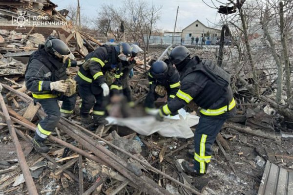 Російська авіація вдарила по Миколаївці на Донеччині: загинув чоловік