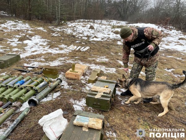 На Чернігівщині виявили близько тонни зброї та боєприпасів