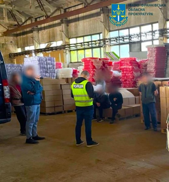 На Прикарпатті викрили підпільне виробництво побутової хімії, яку маркували під відомі бренди
