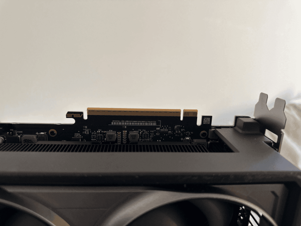 Найновіша і найпотужніша відеокарта Nvidia згоріла після сидіння в інтернеті (фото)