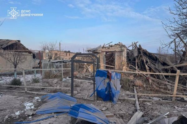 Російська авіація вдарила по Миколаївці на Донеччині: загинув чоловік