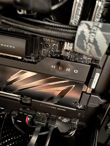 Найновіша і найпотужніша відеокарта Nvidia згоріла після сидіння в інтернеті (фото)
