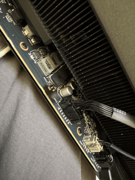Найновіша і найпотужніша відеокарта Nvidia згоріла після сидіння в інтернеті (фото)