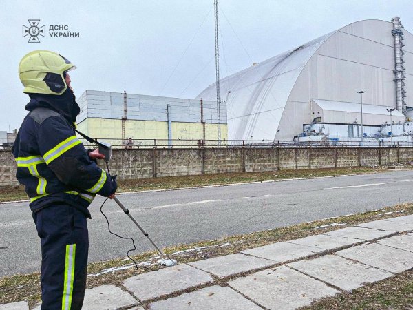 
Росія атакувала саркофаг на Чорнобильській АЕС: що відомо і чи є загроза 