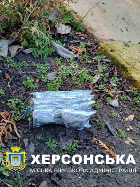 У Херсоні призупинили роботу пункту незламності - росіяни скинули з дрона підозрілий предмет