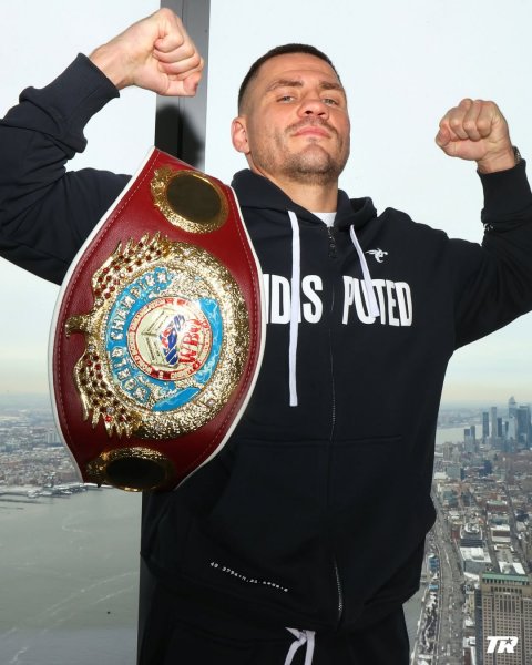 
Берінчик програв Девісу технічним нокаутом та втратив пояс WBO: фото і відео 
