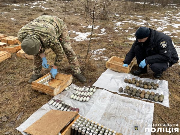 На Чернігівщині виявили близько тонни зброї та боєприпасів