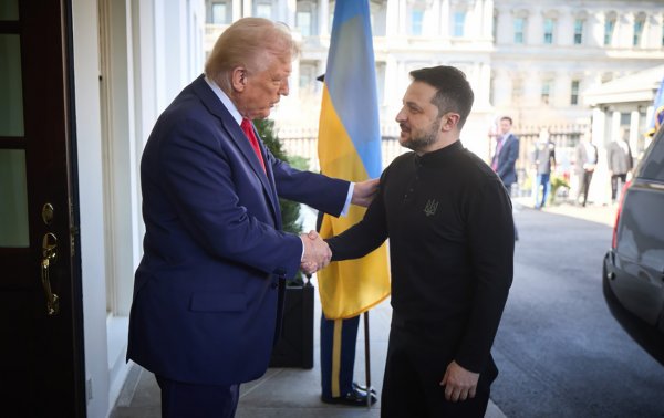 
Знову перезавантаження? Як Путін шукає підхід до Трампа і що відбувається між Росією та США 