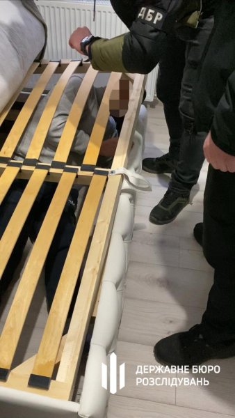 На Прикарпатті викрили групу, яка за пів року переправила через кордон 150 чоловіків