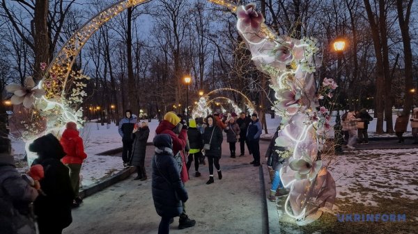 У центрі Харкова встановили весняні декорації