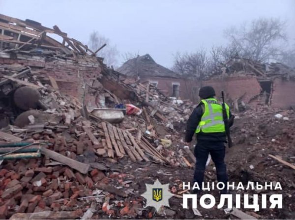 Росіяни завдали авіаудару по Краснопіллю на Сумщині: зруйновано будинок, є постраждалий