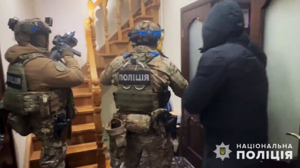Працівники банку на Львівщині привласнювали кошти клієнтів з ТОТ