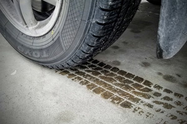 
Чому літня гума авто не для снігу: важливі весняні поради водіям 