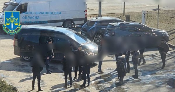 На Прикарпатті викрили групу, яка за пів року переправила через кордон 150 чоловіків