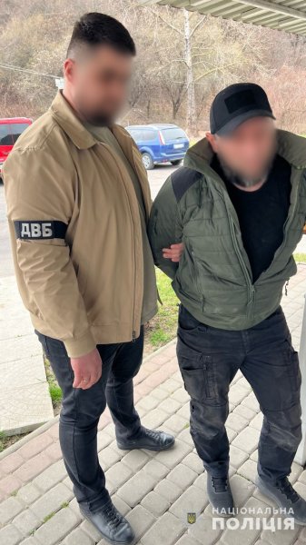 На Закарпатті чоловік за $1000 хотів видалити свої дані з бази призовників
