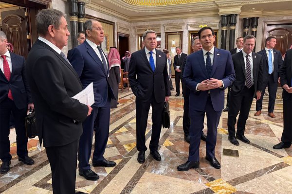 
Знову перезавантаження? Як Путін шукає підхід до Трампа і що відбувається між Росією та США 