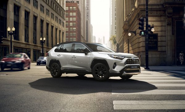 
Через смертельний інцидент: Toyota зупинила виробництво кросовера RAV4 
