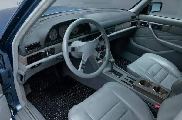 
З ексклюзивним тюнінгом: унікальний Mercedes-Benz 500 SEL продадуть на аукціоні 