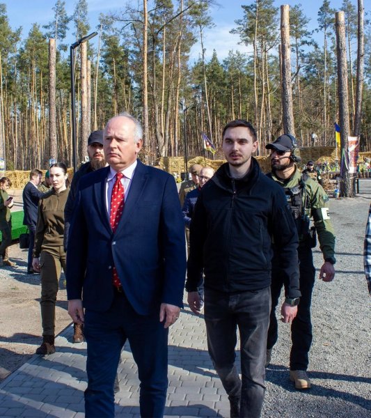 Польська делегація вшанувала пам'ять полеглих українських захисників у селі Мощун