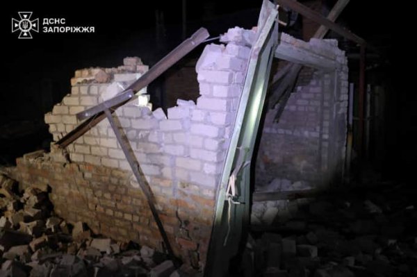 Рятувальники показали наслідки російської атаки дронів на Запоріжжя і район