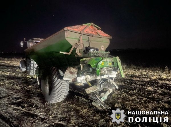 На Київщині вантажівка зіштовхнулась з трактором, є постраждалий