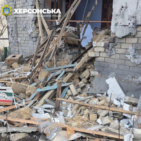 На Херсонщині показали наслідки російської атаки на селище Східне