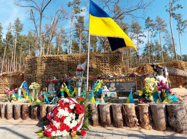 Польська делегація вшанувала пам'ять полеглих українських захисників у селі Мощун