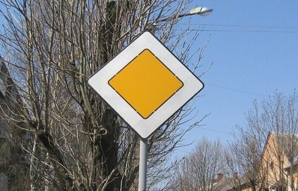 
Як швидко та легко запам'ятати дорожні знаки: кілька важливих порад 